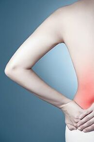El dolor persistente en la cintura es la segunda etapa de la osteocondrosis.