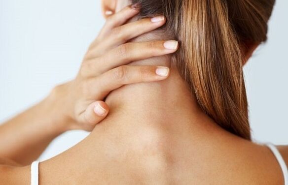 Dolor de cuello debido a osteocondrosis.