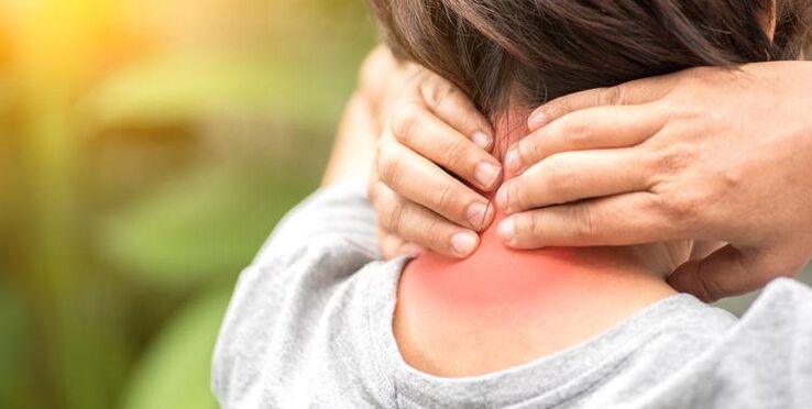 Dolor cervical femenino